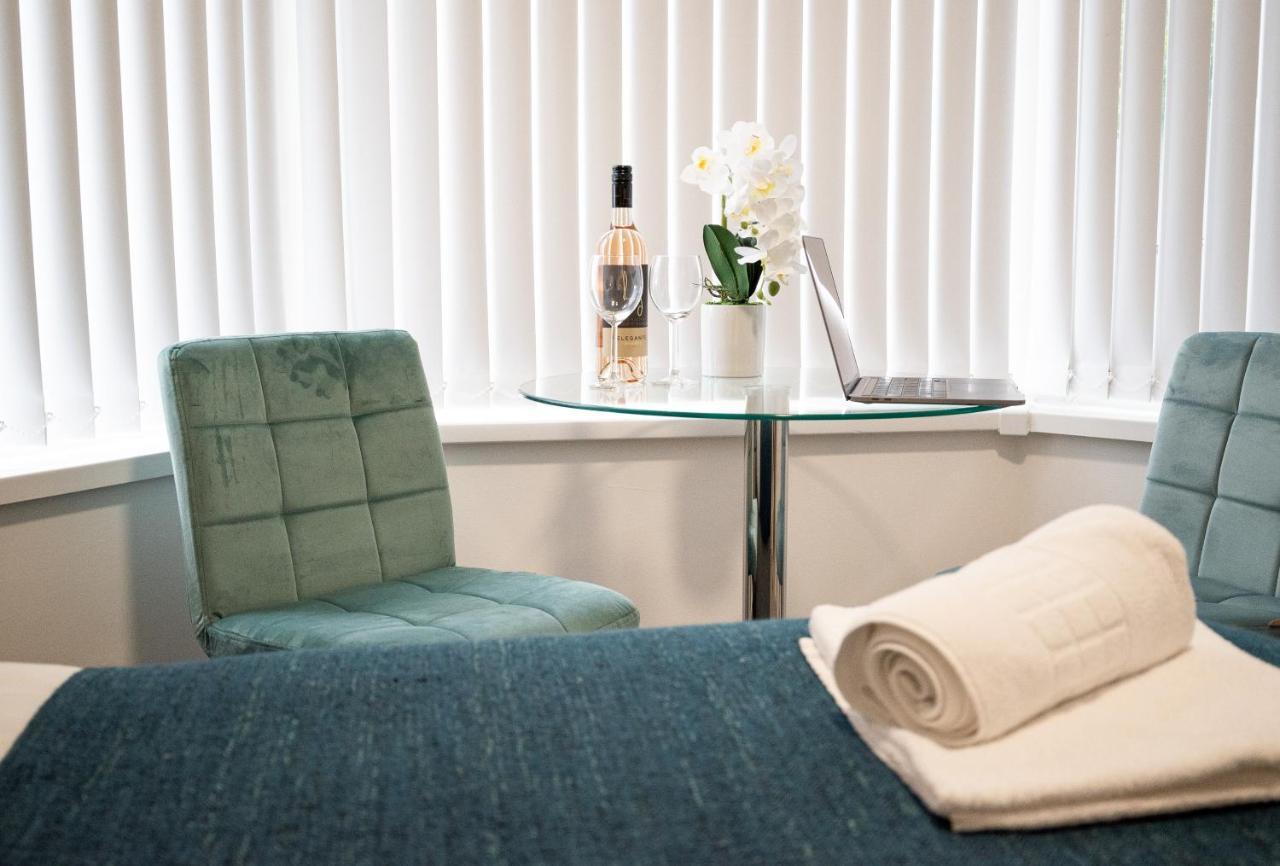 Elmo River Studios - 6 En-Suites In Wallasey - Easy Parking - Short And Long Stays Welcome المظهر الخارجي الصورة