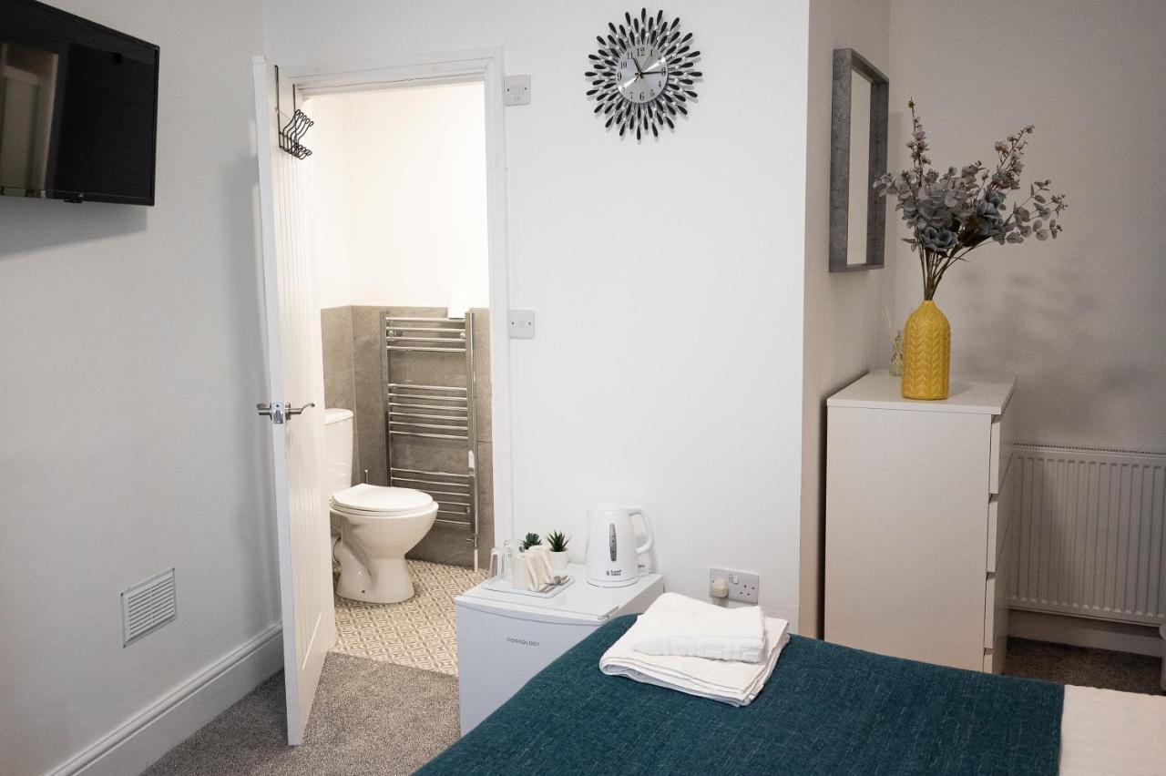 Elmo River Studios - 6 En-Suites In Wallasey - Easy Parking - Short And Long Stays Welcome المظهر الخارجي الصورة