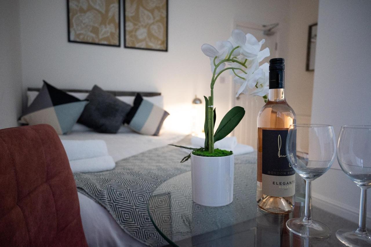 Elmo River Studios - 6 En-Suites In Wallasey - Easy Parking - Short And Long Stays Welcome المظهر الخارجي الصورة