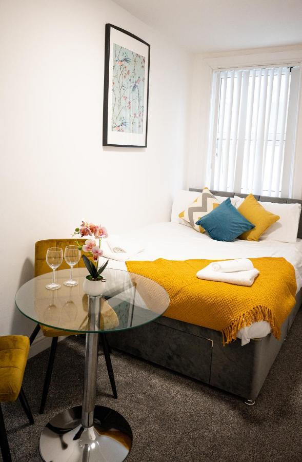 Elmo River Studios - 6 En-Suites In Wallasey - Easy Parking - Short And Long Stays Welcome المظهر الخارجي الصورة