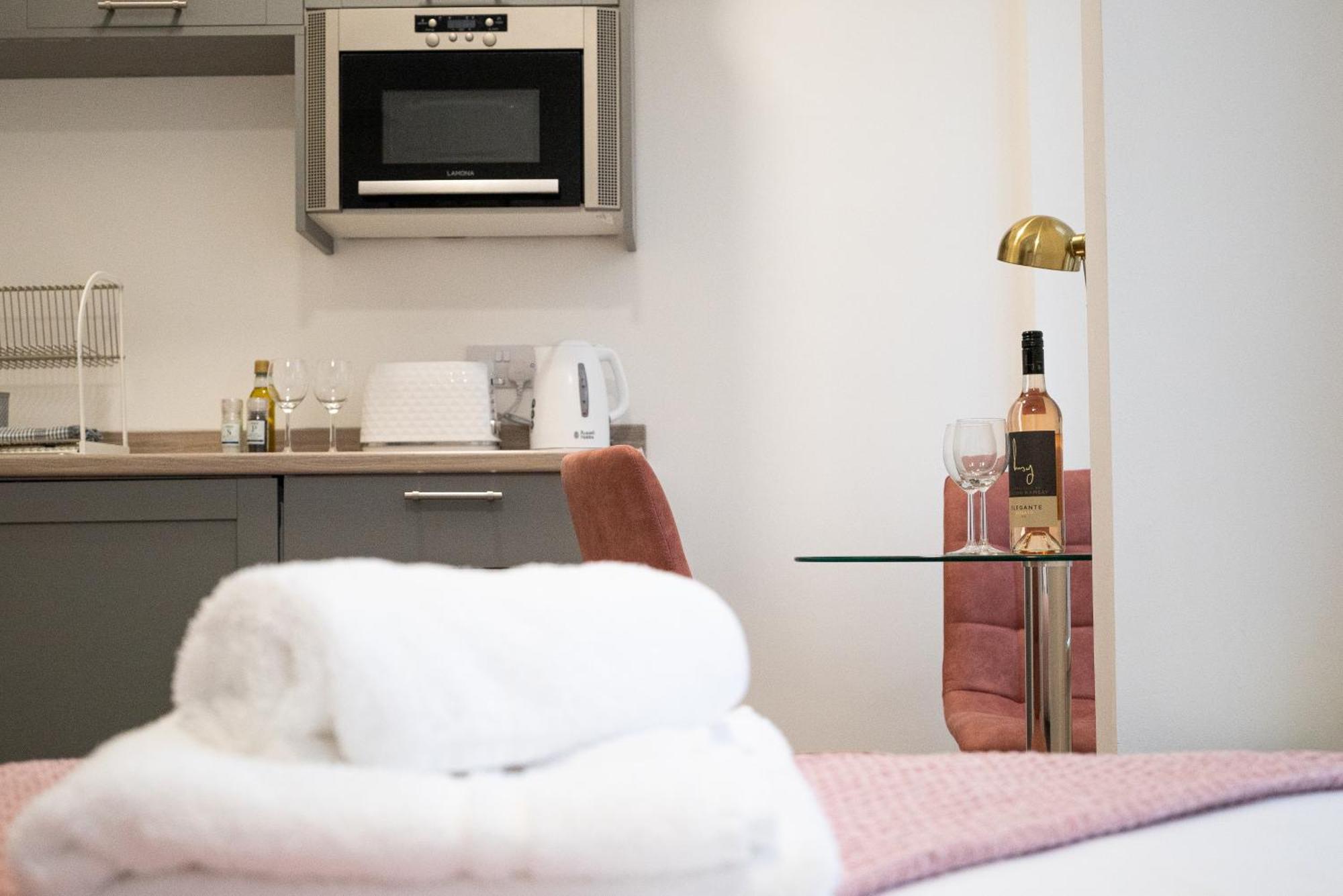 Elmo River Studios - 6 En-Suites In Wallasey - Easy Parking - Short And Long Stays Welcome المظهر الخارجي الصورة