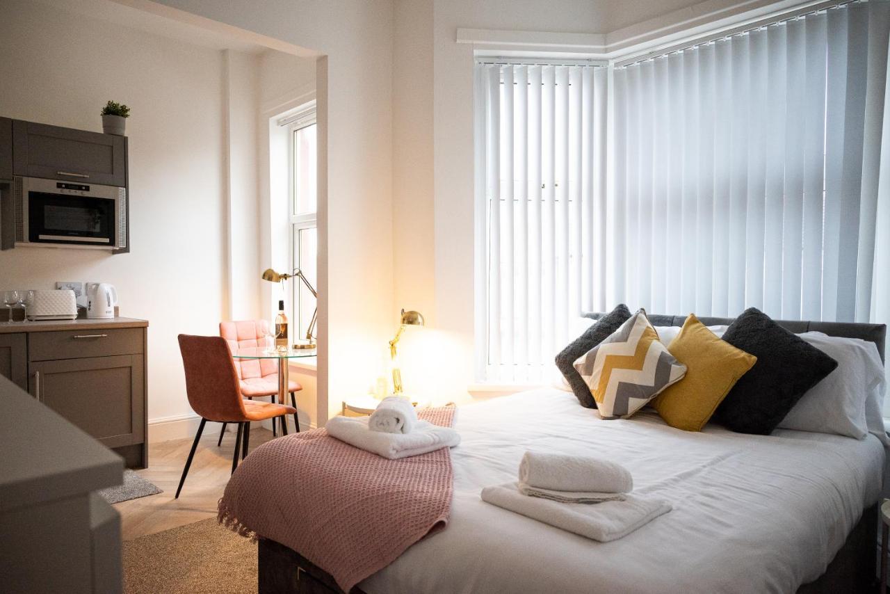 Elmo River Studios - 6 En-Suites In Wallasey - Easy Parking - Short And Long Stays Welcome المظهر الخارجي الصورة