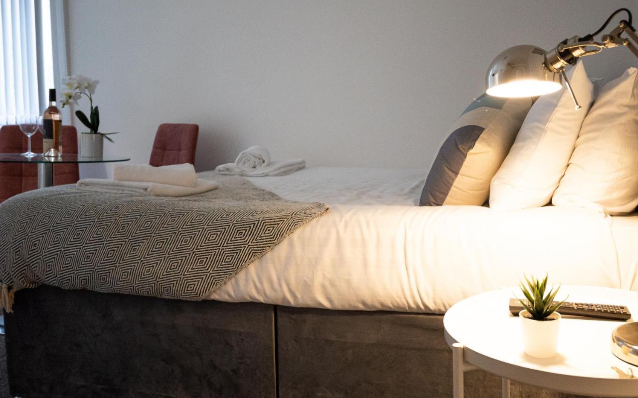 Elmo River Studios - 6 En-Suites In Wallasey - Easy Parking - Short And Long Stays Welcome المظهر الخارجي الصورة