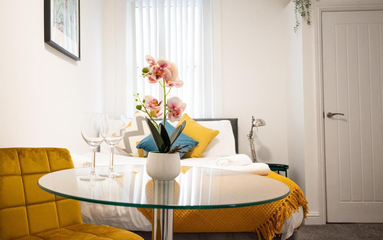 Elmo River Studios - 6 En-Suites In Wallasey - Easy Parking - Short And Long Stays Welcome المظهر الخارجي الصورة