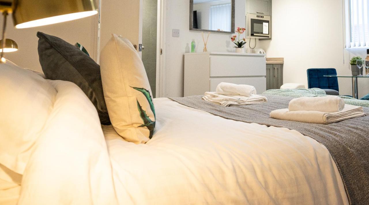 Elmo River Studios - 6 En-Suites In Wallasey - Easy Parking - Short And Long Stays Welcome المظهر الخارجي الصورة