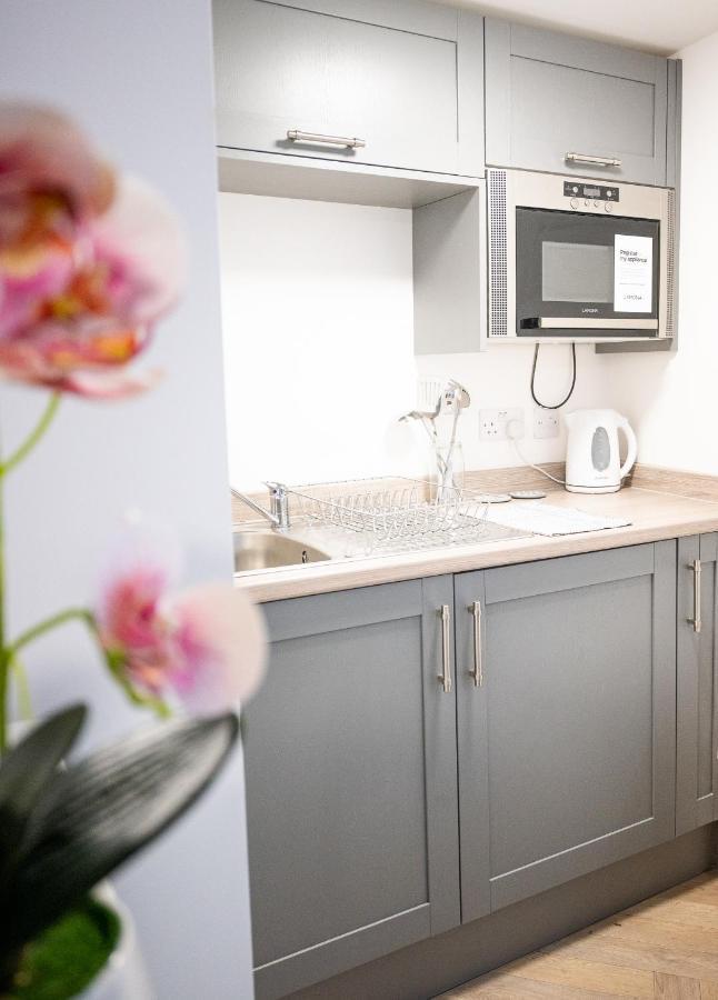 Elmo River Studios - 6 En-Suites In Wallasey - Easy Parking - Short And Long Stays Welcome المظهر الخارجي الصورة