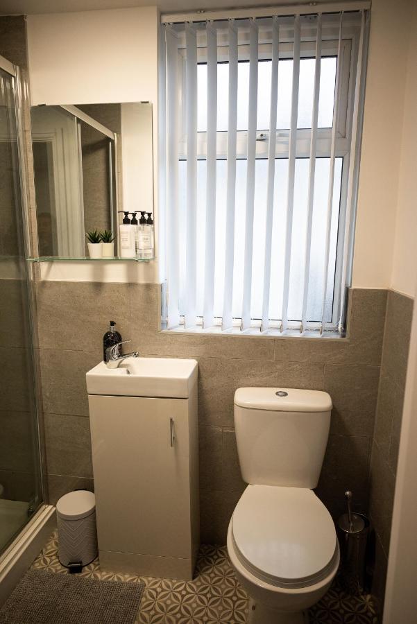 Elmo River Studios - 6 En-Suites In Wallasey - Easy Parking - Short And Long Stays Welcome المظهر الخارجي الصورة